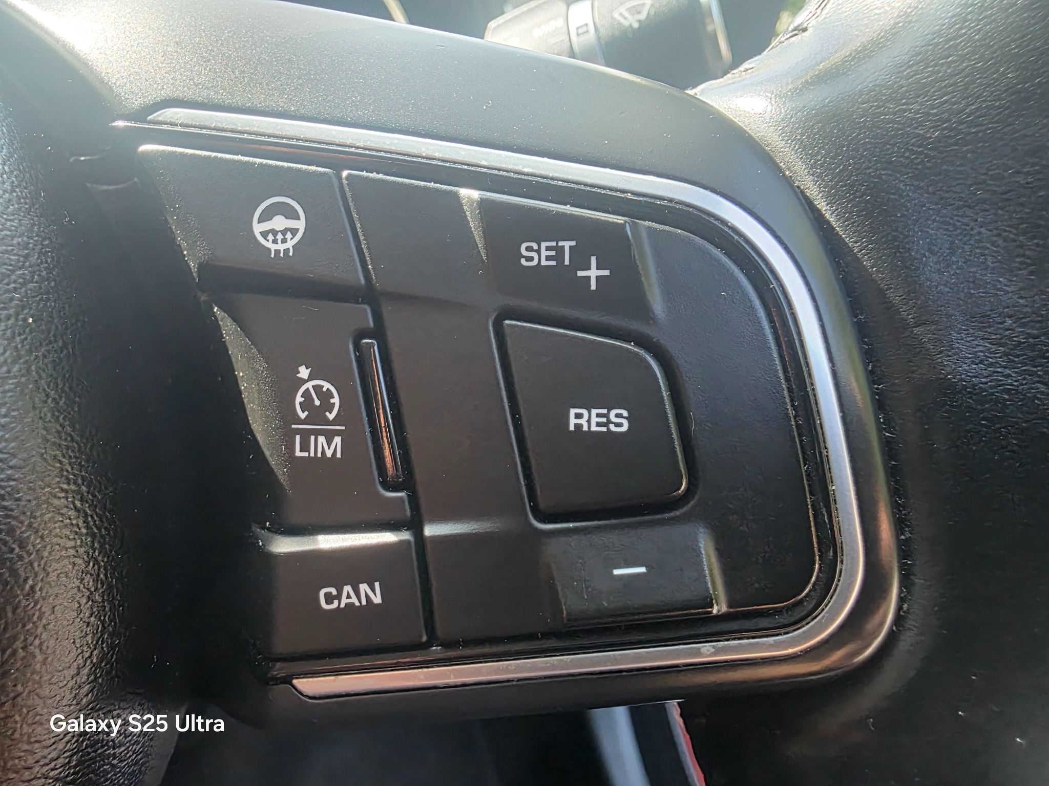 Jaguar XE photo 20